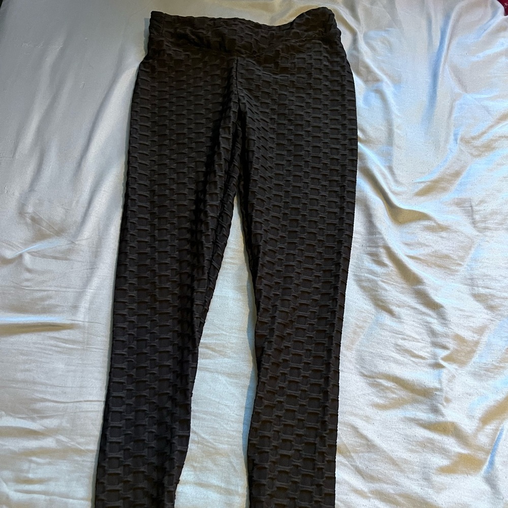 Forever 21 black buttscrunch gym leggings